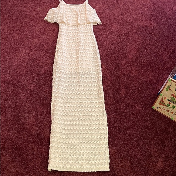 Body Central Dresses & Skirts - Body Central Spaghetti Strap Cream Lace Dress